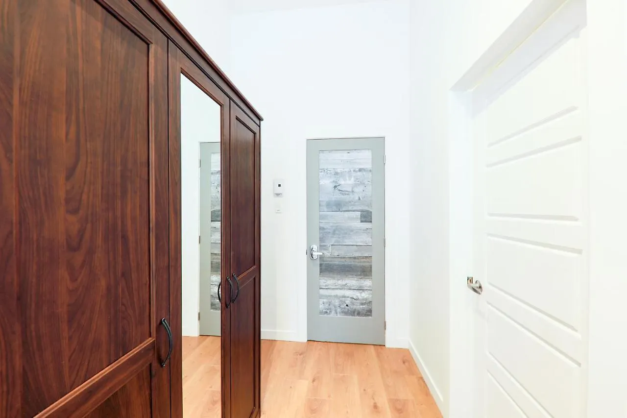 Guest house Homa Homestay Hotel By Olympic Stadium Montreal Auberge-Hostel